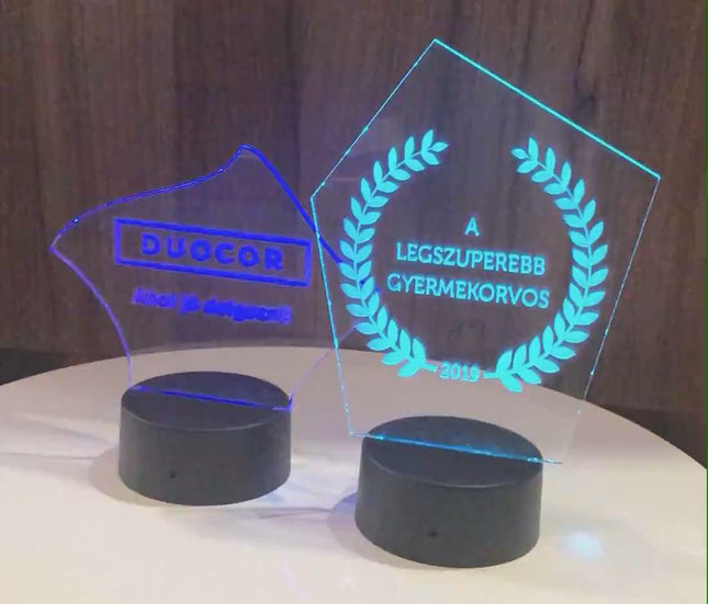 Műanyag talpú asztali dísz